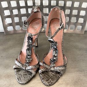 Womens Vince Camuto Grey leather Heels (8.5). Great holiday shoe!